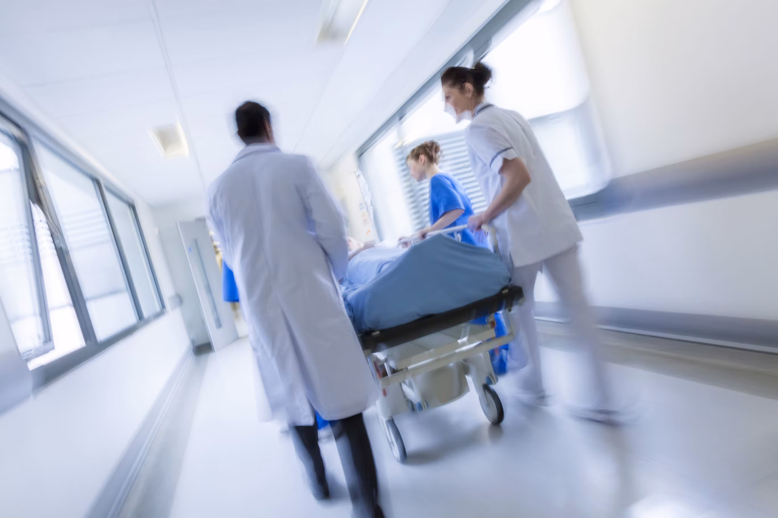 Déficit de personal de salud pone el foco en una mejor gestión de turnos en Latinoamérica
